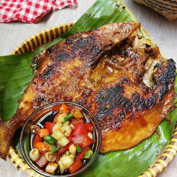 Sate Kambing "Malam Pahing" : Rasa yang Menggigit Hati di Jantung Maos